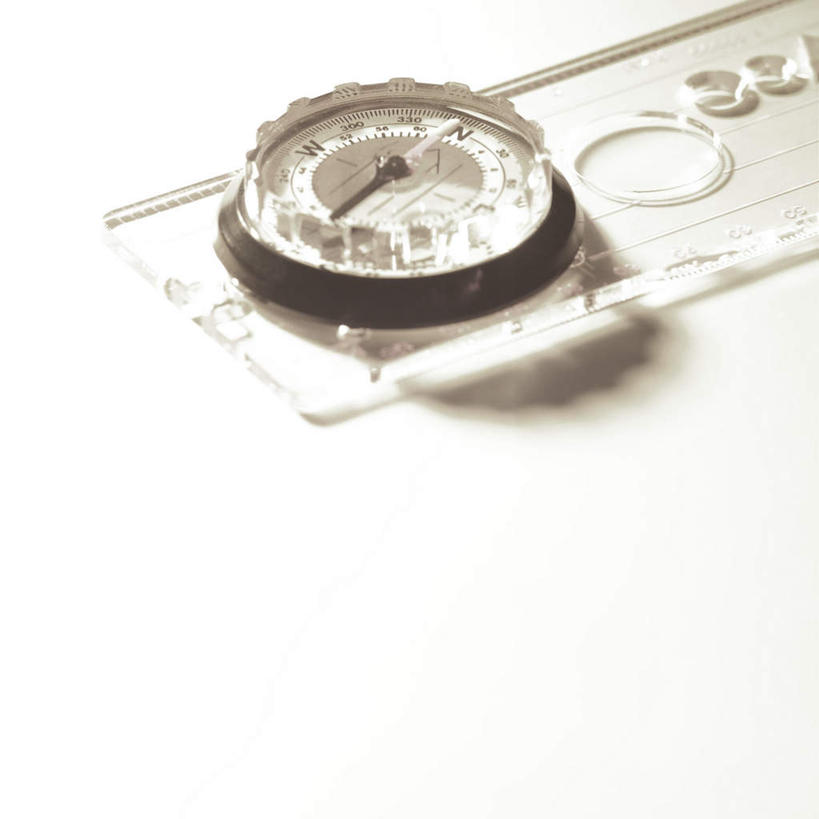 无人,方图,俯视,室内,特写,白天,白色背景,仪器,科技,海底,静物,透明,科学,塑料,方向,历史,文化,一个,塑料制品,祈祷,指示,许愿,摄影,宗教,地理,信仰,影棚,单个,罗盘,祈求,吉祥,科学技术,指向,风水,司南,阴阳,发明,天池,吉凶,吉利,晦气,不祥,倒霉,霉运,恶兆,凶险,顶针,玻璃盖,磁针,海底线,罗经,罗盘针,内盘,日圭,基准,外盘,园柱形外盒,平安,彩图,高角度拍摄,影棚拍摄,拍摄,地质