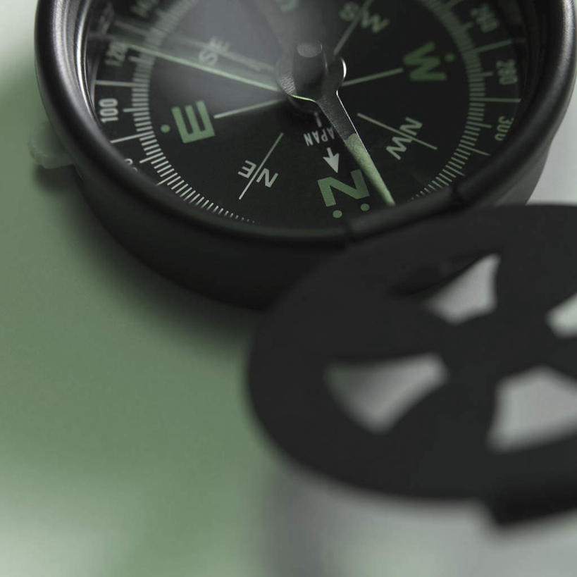 无人,方图,俯视,室内,特写,白天,仪器,科技,海底,静物,朦胧,模糊,科学,刻度,方向,历史,文化,一个,黑色,祈祷,指示,许愿,摄影,宗教,地理,信仰,影棚,单个,标尺,罗盘,祈求,吉祥,科学技术,指向,风水,司南,阴阳,发明,天池,吉凶,吉利,晦气,不祥,倒霉,霉运,恶兆,凶险,顶针,玻璃盖,磁针,海底线,罗经,罗盘针,内盘,日圭,基准,外盘,园柱形外盒,平安,彩图,高角度拍摄,影棚拍摄,拍摄,地质