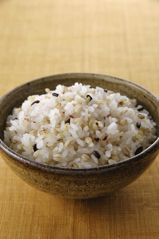 米饭,无人,竖图,俯视,室内,特写,白天,烹饪,陶瓷,谷物,日本料理,料理,食品,陶瓷制品,饭,菜肴,美食,食物,一个,碗,日式料理,日式,摄影,佳肴,影棚,单个,大麦,五谷,黑米,彩图,高角度拍摄,影棚拍摄,拍摄