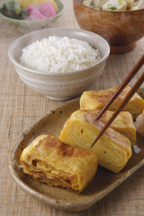 米饭,豆腐,无人,竖图,俯视,室内,特写,白天,烹饪,筷子,蔬菜,餐具,碟子,盘,葱,青葱,蛋,日本料理,料理,食品,蛋卷,饭,酱菜,文化,传统,菜肴,美食,食物,两个,盘子,碟,碗,日式料理,日式,摄影,佳肴,影棚,礼节,五谷,礼仪,酸黄瓜,味噌汤,进餐用具,彩图,高角度拍摄,影棚拍摄,拍摄