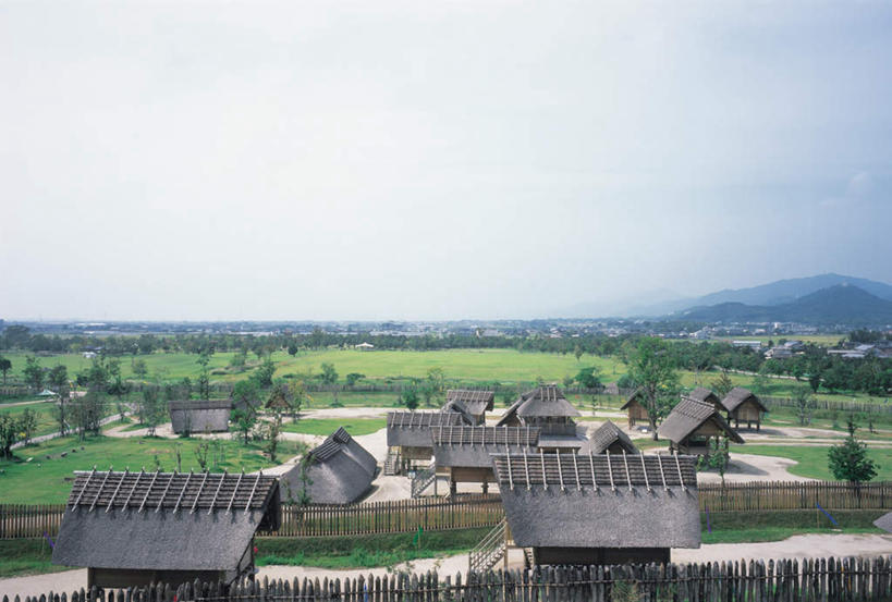 无人,公园,横图,俯视,航拍,室外,白天,旅游,度假,草地,草坪,美景,名胜古迹,山,山脉,植物,地标,日本,亚洲,遗迹,景观,山峰,云,云朵,山峦,云彩,古迹,历史,文物,娱乐,古建筑,草,树,树木,绿色,白云,天空,自然,群山,天,享受,休闲,旅游胜地,景色,放松,生长,晴朗,成长,鸟瞰,自然风光,古文明,东亚,日本国,九州本岛,九州,九州岛,佐贺,佐贺县,九州地方,晴空,彩图,高角度拍摄,标志性建筑