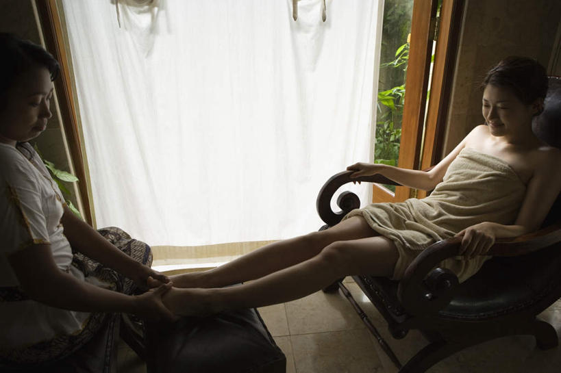 东方人,两个人,按摩师,坐,闭眼,横图,室内,白天,正面,按摩,美容,房间,门,亚洲,护肤,黄种人,毛巾,保养,享受,休闲,放松,遮,SPA水疗,保健,温泉浴场,门帘,裹,遮挡,按摩椅,遮盖,养颜,指压,遮蔽,年轻女性,女人,女性,亚洲人,技师,矿泉疗养地,闭眼睛,闭着眼,闭着眼睛,坐着,半身,彩图,水疗,推拿