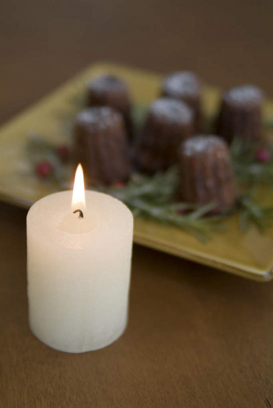 点心,无人,竖图,俯视,室内,特写,白天,餐桌,桌子,餐具,蜡烛,圣诞节,许多,阴影,节日,庆祝,光线,碟子,火焰,盘,影子,烛光,法式,食品,糖,甜点,甜品,枝条,枝,燃烧,文化,食物,糕点,盘子,碟,甜食,点燃,庆典,餐台,纪念,白砂糖,卡纳蕾,撒,彩图,高角度拍摄,可丽露,可露丽