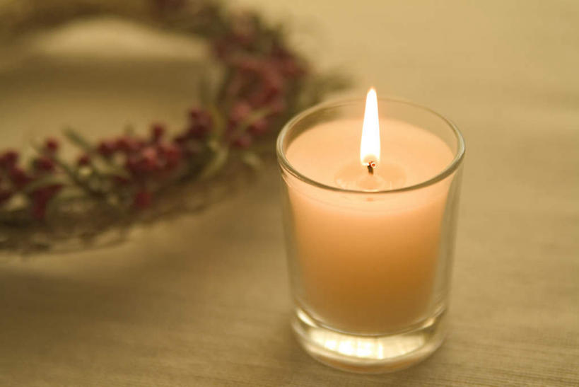 无人,横图,俯视,室内,特写,白天,蜡烛,圣诞节,阴影,节日,庆祝,装饰,光线,花环,火焰,影子,烛光,燃烧,文化,装饰品,一个,工艺品,点燃,庆典,单个,纪念,华丽,修饰,圣诞花环,点缀,衬托,美观,雅致,雅观,圣诞圈,彩图,高角度拍摄