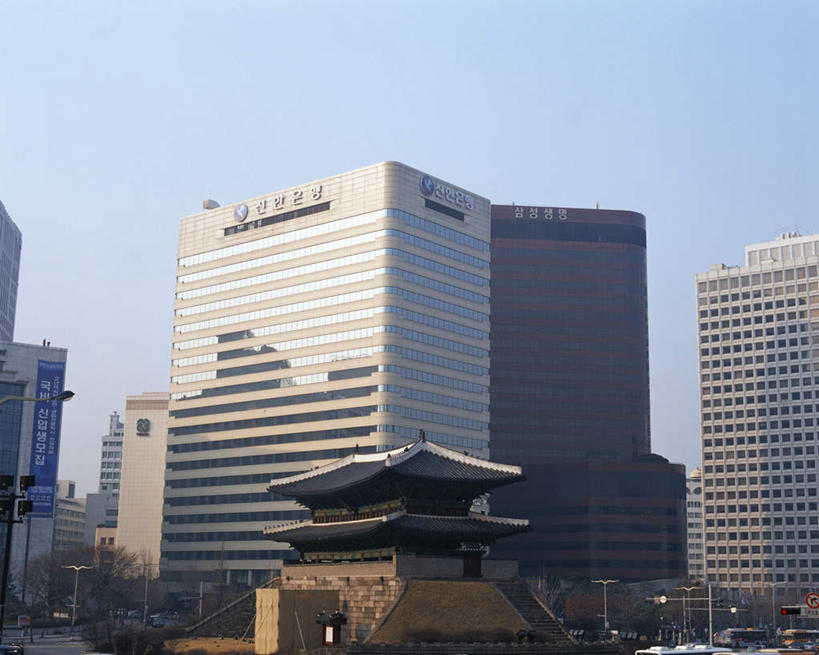 无人,高楼大厦,横图,室外,白天,仰视,旅游,度假,美景,城市风光,标志建筑,城市,大厦,地标,建筑,摩天大楼,首尔,汉城,韩国,亚洲,景观,建筑群,首都,娱乐,建设,蓝色,蓝天,天空,天,享受,休闲,景色,放松,晴朗,东亚,万里无云,大韩民国,首尔市,首尔特别市,特别市,崇礼门,南大门,晴空,晴空万里,玩耍,彩图,低角度拍摄,大楼,高层建筑,高楼,摩天楼