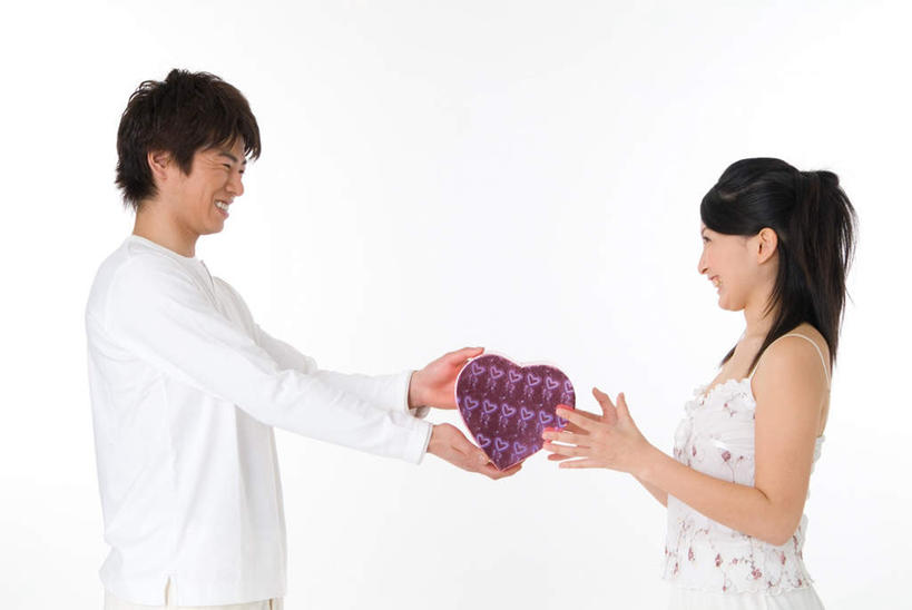 东方人,两个人,家庭,夫妻,站,笑,微笑,露齿笑,横图,室内,白天,白色背景,侧面,爱情,亚洲,服装,爱心,浪漫,拿,拿着,注视,休闲装,黄种人,相视,衣服,观察,看,站着,休闲,温暖,温馨,心形,一家人,面对面,休闲服,恩爱,恋人,摄影,服饰,影棚,观看,赠送,对视,接,和睦,察看,关注,相对,相看,男人,男性,年轻男性,年轻女性,女人,女性,亚洲人,年轻人,心型,夫妇,情侣,站立,半身,彩图,影棚拍摄,拍摄,伴侣,融洽