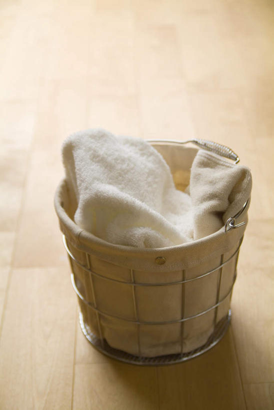 无人,竖图,俯视,室内,白天,地板,静物,纺织物,桶,地面,木地板,一个,容器,毛巾,清洁,单个,储藏,保暖,储存,透气,防水,储水,耐磨,吸水,彩图,高角度拍摄,贮存