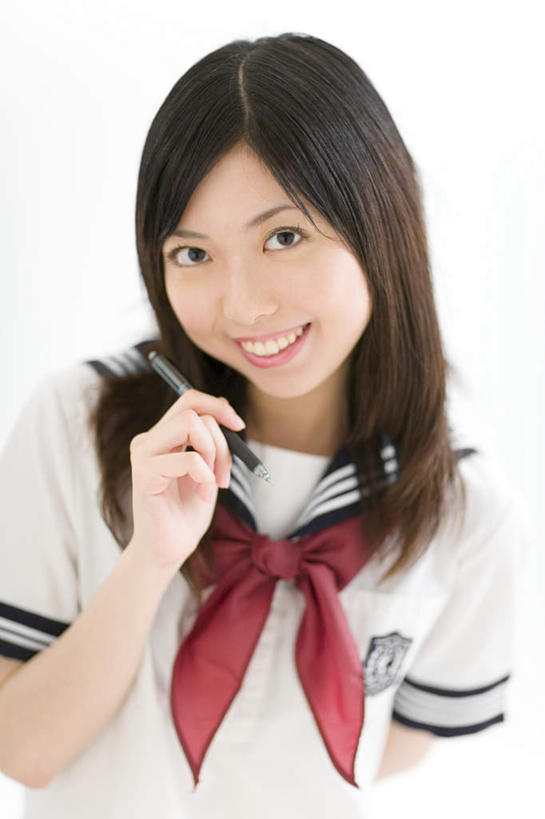 东方人,一个人,站,笑,微笑,露齿笑,竖图,室内,白天,白色背景,正面,制服,亚洲,仅一个年轻女性,仅一个女性,仅一个人,握,服装,笔,办公用品,拿,拿着,注视,黄种人,水笔,文具,衣服,学习用品,观察,看,站着,校服,握着,摄影,服饰,影棚,观看,文具用品,一支,察看,衣着,穿着,关注,水手服,学生服,衣饰,年轻女性,女人,女性,亚洲人,站立,半身,彩图,影棚拍摄,拍摄