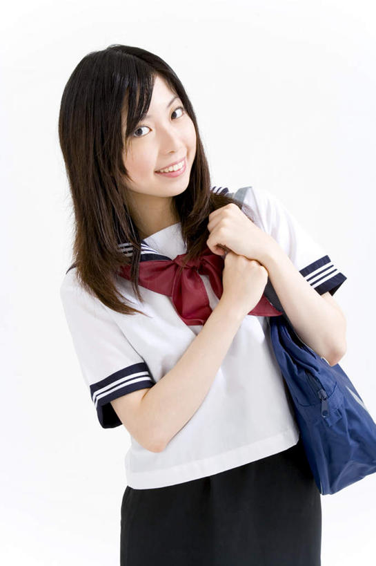 东方人,背,一个人,站,笑,微笑,露齿笑,竖图,室内,白天,白色背景,正面,制服,亚洲,仅一个年轻女性,仅一个女性,仅一个人,服装,包,皮包,注视,黄种人,衣服,背着,观察,看,站着,校服,摄影,服饰,影棚,观看,单肩包,察看,衣着,穿着,关注,水手服,学生服,衣饰,年轻女性,女人,女性,亚洲人,站立,半身,彩图,影棚拍摄,拍摄