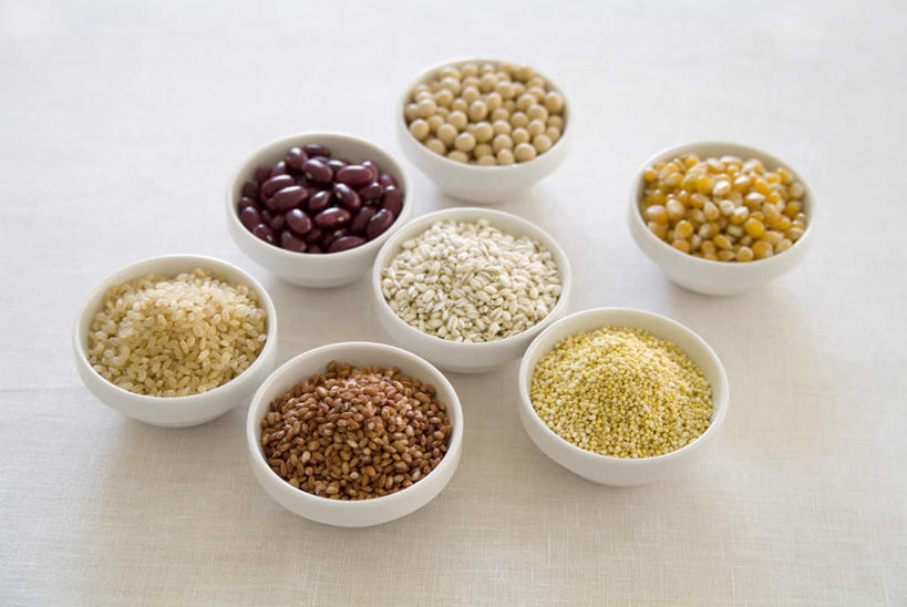 无人,横图,俯视,室内,特写,白天,烹饪,玉米,植物,桌子,豆,餐具,陶瓷,豆类,豆子,红豆,日本料理,料理,食品,陶瓷制品,菜肴,美食,食物,容器,碗,日式料理,日式,糙米,佳肴,储藏,储存,小米,五谷杂粮,赤豆,豆科,薏仁,红小豆,稷,进餐用具,烹调用具,黄豆,彩图,高角度拍摄,贮存