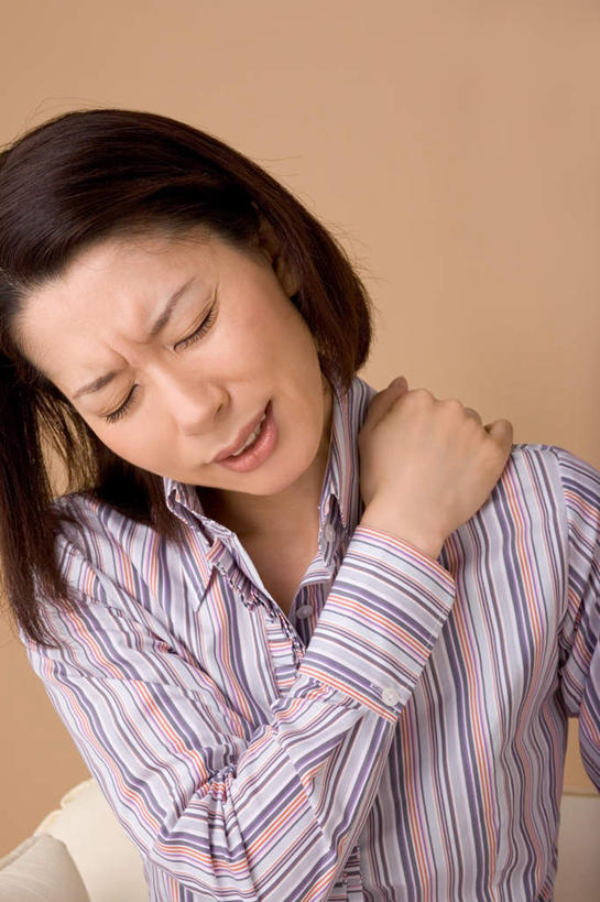 东方人,一个人,病人,闭眼,竖图,室内,白天,正面,亚洲,仅一个年轻女性,仅一个女性,仅一个人,服装,休闲装,黄种人,衣服,休闲,难受,生病,皱眉,休闲服,压力,保健,摄影,服饰,影棚,医疗,卫生,煎熬,痛苦,年轻女性,女人,女性,亚洲人,患者,就医者,闭眼睛,闭着眼,闭着眼睛,半身,彩图,影棚拍摄,拍摄