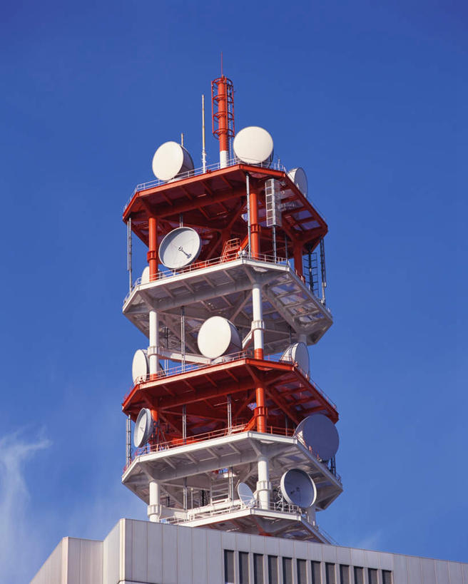 无人,竖图,室外,白天,仰视,天线,雷达,卫星,建筑,日本,亚洲,卫星接收器,发射站,云,云朵,塔,云彩,建设,蓝色,白云,蓝天,天空,天,工业,晴朗,信号,无线电,信号塔,东亚,卫星天线,日本国,卫星通信,卫星信号,晴空,彩图,低角度拍摄