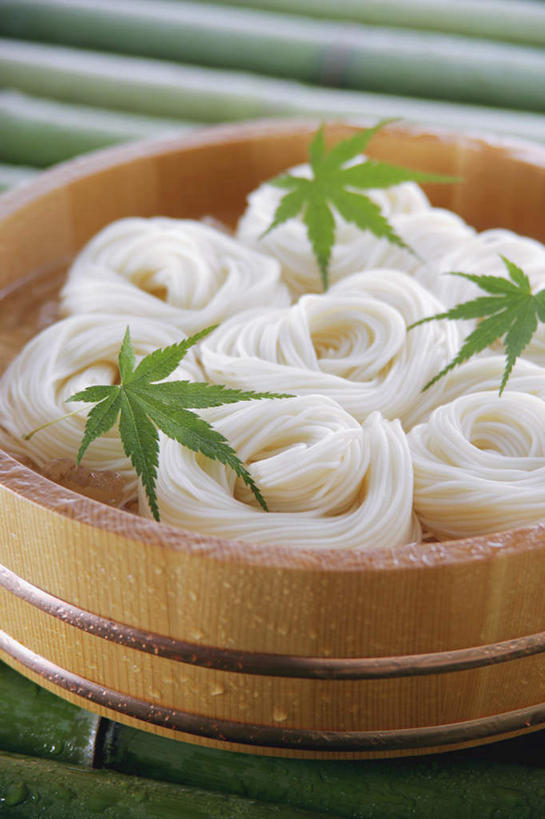 面食,面条,无人,竖图,俯视,室内,特写,白天,烹饪,餐桌,桌子,竹子,餐具,日本,亚洲,日本文化,面,日本料理,料理,食品,菜肴,美食,食物,日式料理,日式,佳肴,餐台,东亚,日本国,进餐用具,烹调用具,彩图,高角度拍摄