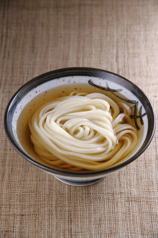 面食,面条,无人,竖图,俯视,室内,特写,白天,烹饪,餐桌,桌子,餐具,日本,亚洲,日本文化,陶瓷,面,日本料理,料理,食品,陶瓷制品,菜肴,美食,食物,容器,碗,日式料理,日式,荞麦面,佳肴,餐台,储藏,储存,东亚,日本国,面汤,进餐用具,烹调用具,彩图,高角度拍摄,贮存