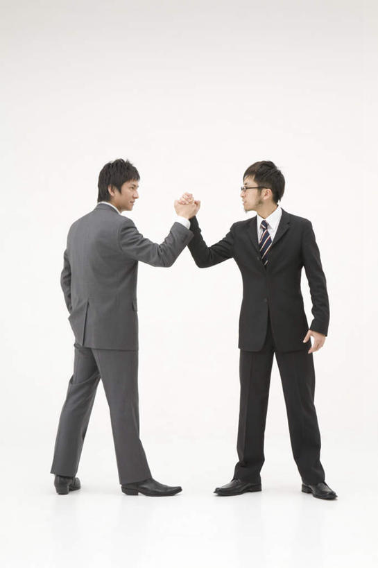 东方人,背部,两个人,同事,商务人士,商务男性,站,握手,竖图,室内,白天,白色背景,正面,衬衫,游戏,成功,比赛,合作,团队,集体,信心,亚洲,套装,玩,注视,黄种人,右手,娱乐,队伍,观察,看,站着,休闲,力量,扳手腕,摄影,影棚,观看,活动,察看,领导,掰手腕,成就,发泄,关注,消遣,智力,商务装,合伙,领袖,工薪阶层,宣泄,比力,较劲,扳手劲,手肘,较量,男人,男性,年轻男性,亚洲人,胳膊,手臂,白领,上班族,搀手,拉手,手拉手,手握手,玩耍,嬉戏,站立,彩图,全身,影棚拍摄,衬衣,拍摄