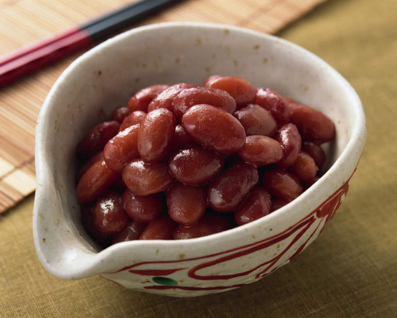 无人,横图,俯视,室内,特写,白天,爱情,筷子,桌面,桌子,蔬菜,餐具,阴影,新鲜,光线,木制,影子,红豆,食品,甜点,甜品,相思豆,文化,传统,食物,木制品,碗,甜食,冬青,有机食品,绿色食品,礼节,礼仪,相思,进餐用具,烹调用具,彩图,高角度拍摄