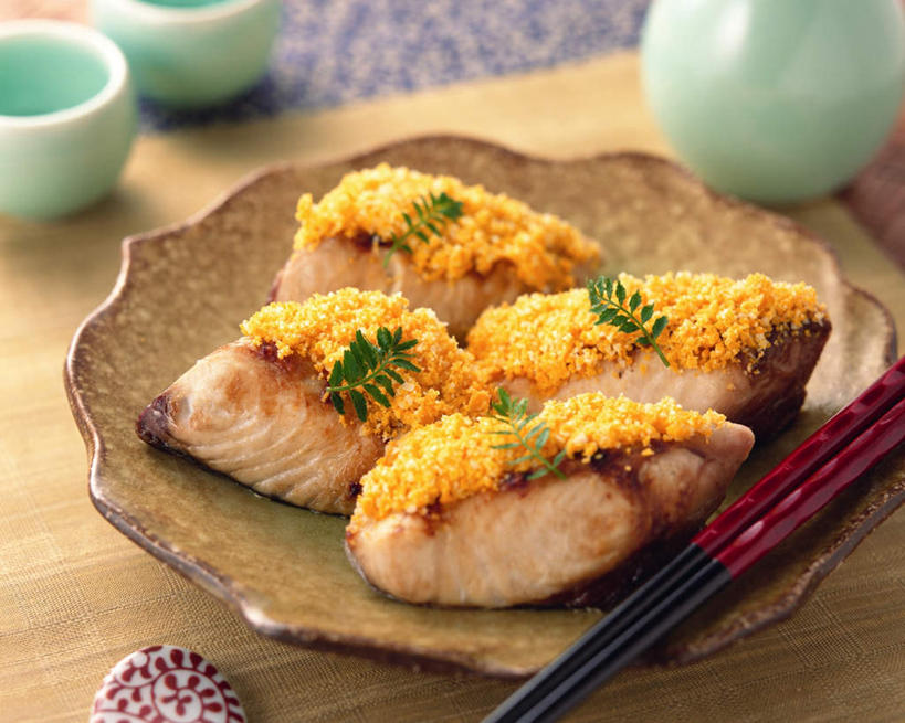 海鲜,无人,横图,俯视,室内,特写,白天,烹饪,筷子,桌面,桌子,餐具,阴影,光线,木制,鱼,碟子,盘,影子,烤鱼,肉,鱼肉,日本料理,食品,文化,传统,水产,菜肴,美食,肉类,鱼类,海洋生物,玻璃制品,食物,盘子,玻璃瓶,木制品,瓶子,碟,日式料理,日式,佳肴,礼节,水生动物,海产品,礼仪,水生物,肉食,海底动物,切面,进餐用具,彩图,高角度拍摄