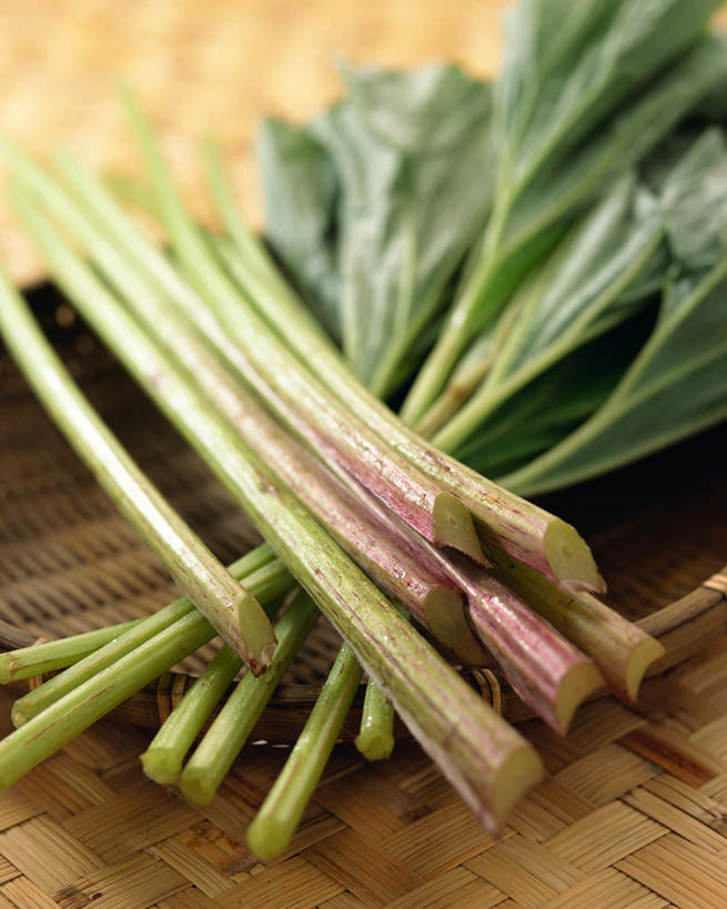 无人,竖图,俯视,室内,特写,白天,桌面,桌子,蔬菜,阴影,新鲜,光线,木制,影子,食品,食物,木制品,日式,有机食品,绿色食品,横截面,彩图,高角度拍摄