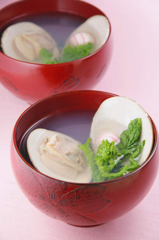 海鲜,无人,竖图,俯视,室内,特写,白天,烹饪,桌面,桌子,蔬菜,贝壳,餐具,阴影,新鲜,光线,木制,影子,日本料理,食品,水产,菜肴,美食,食物,木制品,碗,日式料理,佳肴,有机食品,绿色食品,海产品,蚌,巨蚌,巨蛤,贝类外壳,软体动物外壳,进餐用具,烹调用具,彩图,高角度拍摄