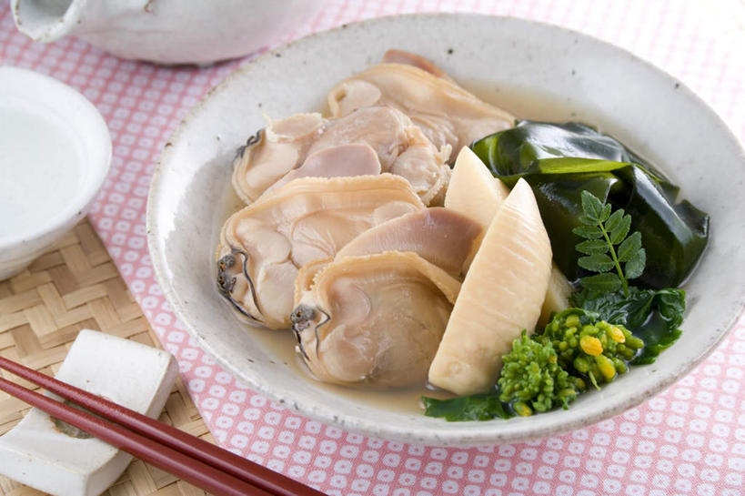 海鲜,无人,横图,俯视,室内,特写,白天,烹饪,筷子,桌面,桌子,蔬菜,贝壳,餐具,阴影,新鲜,光线,木制,碟子,盘,影子,日本料理,食品,文化,传统,水产,菜肴,美食,食物,盘子,木制品,碟,日式料理,佳肴,有机食品,绿色食品,海草,礼节,海产品,蚌,礼仪,巨蚌,巨蛤,贝类外壳,软体动物外壳,进餐用具,彩图,高角度拍摄