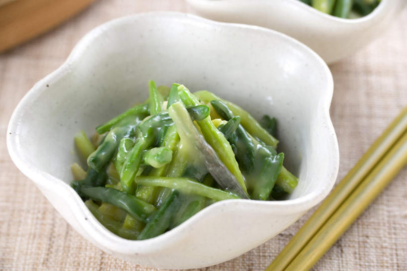 无人,横图,俯视,室内,特写,白天,烹饪,筷子,桌面,桌子,蔬菜,餐具,阴影,新鲜,光线,木制,影子,日本料理,食品,文化,传统,菜肴,美食,食物,木制品,碗,日式料理,佳肴,有机食品,绿色食品,礼节,礼仪,进餐用具,烹调用具,彩图,高角度拍摄