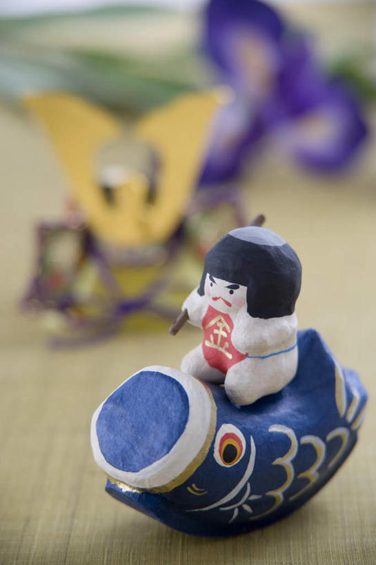 无人,竖图,俯视,室内,特写,白天,爱情,游戏,植物,桌面,桌子,桃花,玩具,阴影,节日,朦胧,模糊,庆祝,盛开,光线,木制,影子,草药,玩,花蕾,文化,娱乐,中药,花,花瓣,花朵,鲜花,一个,紫色,木制品,花苞,花蕊,庆典,休闲,益智,单个,活动,纪念,儿童节,俘虏,鸢尾,发泄,消遣,智力,药材,中草药,中药材,本草,紫蝴蝶,蓝蝴蝶,乌鸢,扁竹花,宣泄,玩耍,嬉戏,彩图,高角度拍摄