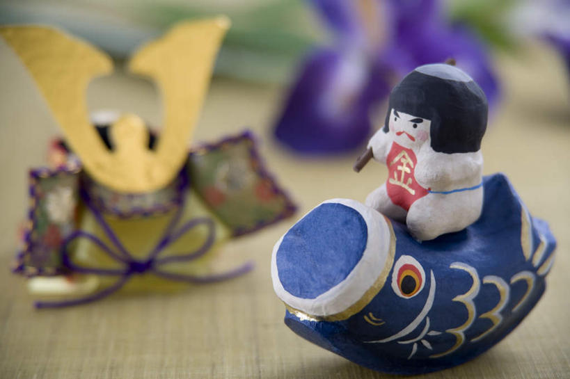 无人,横图,俯视,室内,特写,白天,爱情,游戏,桌面,桌子,桃花,玩具,阴影,节日,朦胧,模糊,庆祝,盛开,光线,木制,影子,玩,花蕾,文化,娱乐,花,花瓣,花朵,鲜花,一个,紫色,木制品,花苞,花蕊,庆典,休闲,益智,单个,活动,纪念,儿童节,俘虏,发泄,消遣,智力,宣泄,玩耍,嬉戏,彩图,高角度拍摄