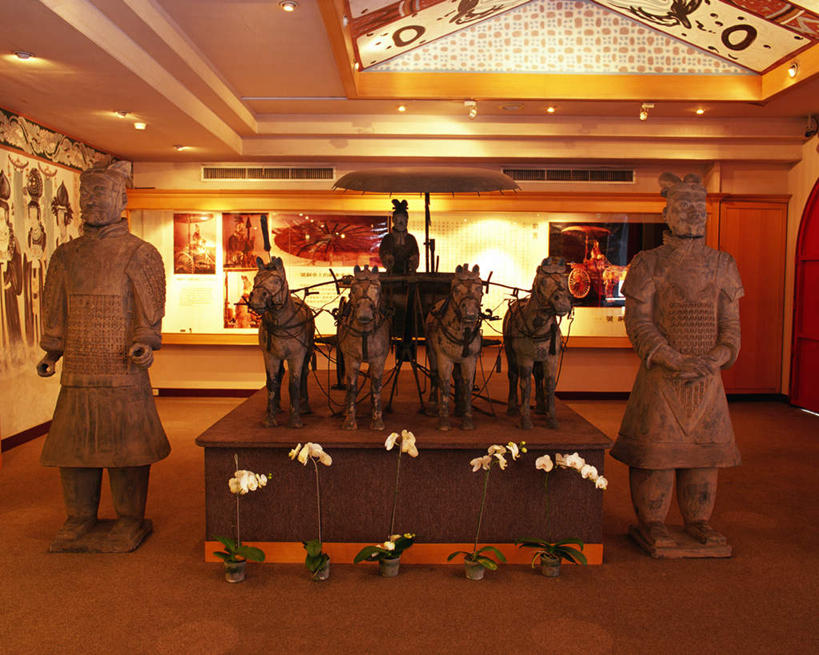 无人,博物馆,横图,室内,白天,正面,旅游,度假,标志建筑,地标,建筑,雕塑,台湾,中国,亚洲,阴影,研究,艺术,装饰,光线,雕刻,雕像,影子,建筑群,教育,娱乐,建设,工艺品,享受,休闲,放松,纪念,展览,美术,欣赏,主题,陈列,东亚,高雄市,港澳台,中华人民共和国,功能,美学,台湾省,高雄,典藏,玩耍,彩图,台