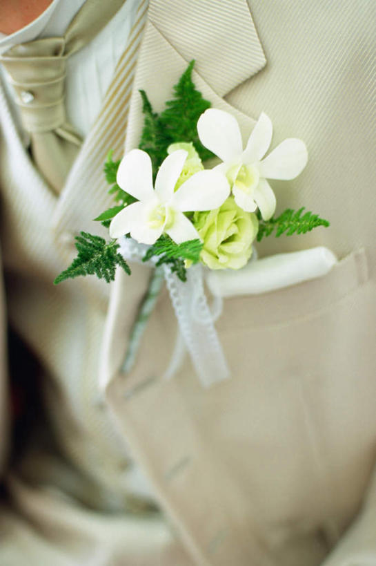 东方人,一个人,新郎,坐,竖图,室外,白天,正面,婚纱,婚礼,快乐,亚洲,仅一个男性,仅一个人,阴影,庆祝,盛开,光线,影子,胸花,结婚,花蕾,注视,黄种人,花,花瓣,花朵,鲜花,仅一个年轻男性,花苞,花蕊,观察,看,喜庆,观看,纪念,察看,关注,男人,男性,年轻男性,亚洲人,坐着,半身,彩图,婚礼服,礼服,高兴