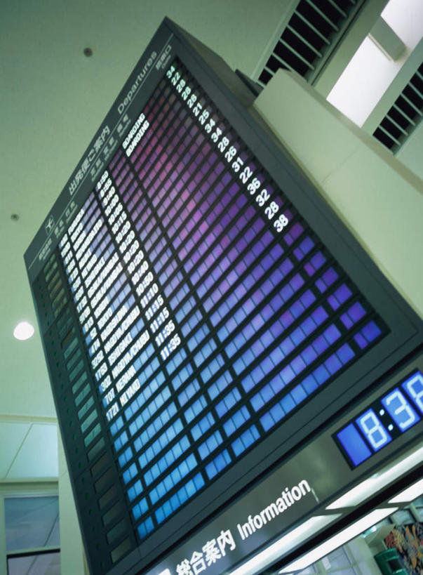 无人,机场,竖图,室内,白天,仰视,显示器,飞机场,阴影,时间,光线,标志,屏幕,时钟,数字,文字,影子,字符,指针,计时,标识,显示屏,钟表,表,时针,阿拉伯数字,分针,输出设备,航空站,空港,钟,彩图,低角度拍摄