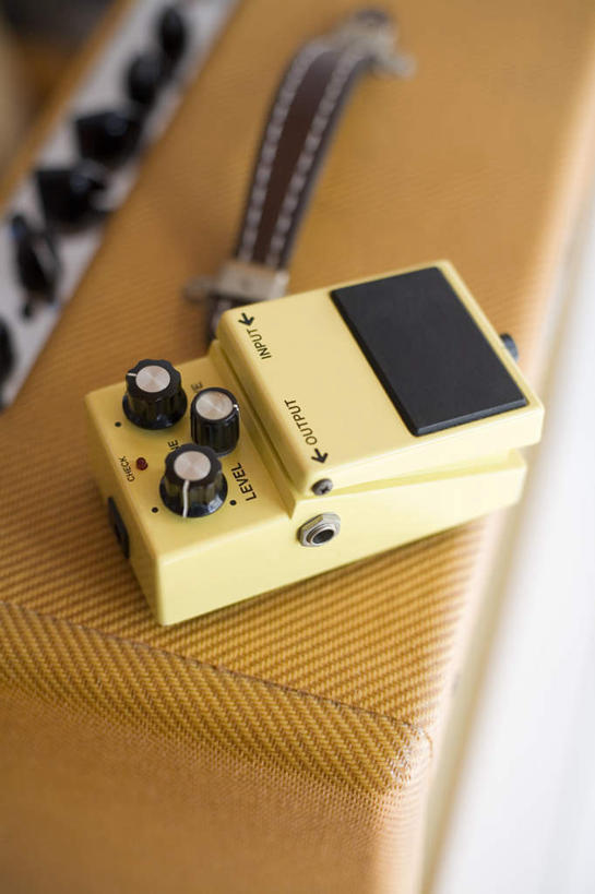 无人,竖图,俯视,室内,特写,白天,零件,电路,静物,关闭,阴影,光线,影子,开关,一个,按钮,打开,单个,开启,扩音器,踏板,闭合,彩图,高角度拍摄