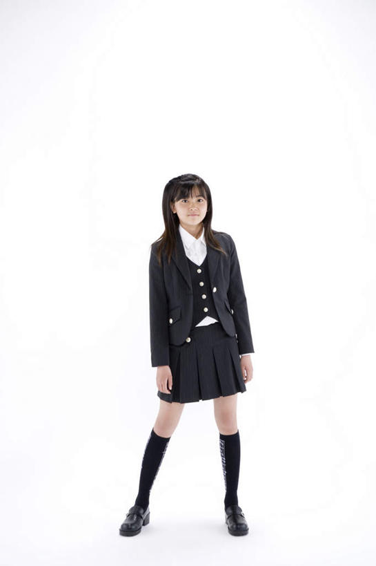 东方人,一个人,站,笑,微笑,竖图,室内,白天,白色背景,正面,制服,亚洲,仅一个年轻女性,仅一个女性,仅一个人,阴影,服装,光线,影子,注视,黄种人,观察,看,站着,校服,摄影,影棚,观看,察看,关注,学生服,年轻女性,女人,女性,亚洲人,站立,彩图,全身,影棚拍摄,拍摄