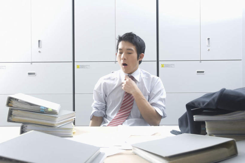 东方人,一个人,商务人士,商务男性,坐,横图,室内,白天,正面,衬衫,柜子,桌子,亚洲,仅一个男性,仅一个人,阴影,套装,光线,影子,办公桌,领带,文件夹,注视,黄种人,仅一个年轻男性,观察,看,张嘴,观看,档案夹,察看,象征,庄重,关注,商务装,身份,张大嘴巴,档案柜,资料夹,工薪阶层,文档夹,材料夹,正式,地位,男人,男性,年轻男性,亚洲人,白领,上班族,张开嘴,坐着,半身,彩图,衬衣