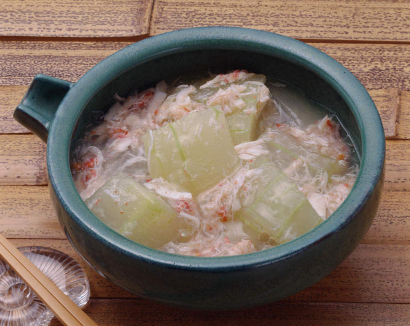 海鲜,蟹,无人,横图,俯视,室内,特写,白天,烹饪,桌面,桌子,蔬菜,餐具,阴影,新鲜,光线,木制,螃蟹,影子,陶瓷,日本料理,料理,食品,陶瓷制品,切块,水产,冬瓜,菜肴,美食,食物,木制品,容器,碗,日式料理,日式,摄影,佳肴,有机食品,绿色食品,影棚,储藏,储存,海产品,进餐用具,烹调用具,彩图,高角度拍摄,影棚拍摄,拍摄,贮存