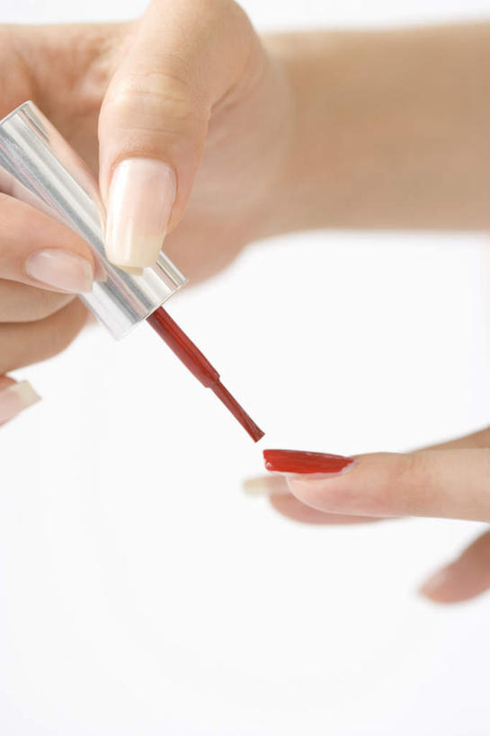 手,指甲,无人,竖图,室内,特写,白天,白色背景,正面,握,阴影,装饰,光线,影子,拿,指甲油,拿着,手指,握着,摄影,影棚,华丽,修饰,点缀,衬托,美观,雅致,雅观,手指甲,彩图,影棚拍摄,拍摄