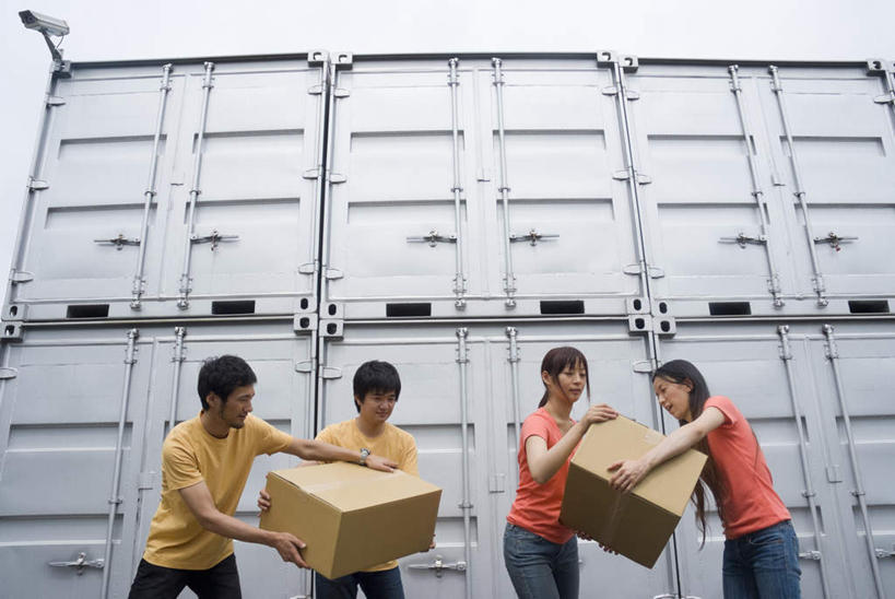 东方人,四个人,伙伴,朋友,搬运,横图,室外,白天,仰视,友谊,合作,团队,亚洲,抬,服装,包装,纸箱,注视,休闲装,黄种人,衣服,容器,箱子,观察,看,休闲,休闲服,战略,服饰,观看,察看,关注,纸板箱,包装箱,志愿者,联合,合谋,配合,协作,男人,男性,年轻男性,年轻女性,女人,女性,亚洲人,搬,半身,彩图,低角度拍摄