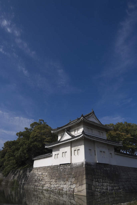 无人,寺庙,竖图,室外,白天,正面,旅游,度假,美景,名胜古迹,山,树林,植物,标志建筑,地标,建筑,京都,日本,亚洲,阴影,节日,遗迹,光线,影子,景观,山峰,云,云朵,山峦,燃烧,云彩,古迹,文化,文物,娱乐,建设,古建筑,树,树木,蓝色,绿色,白云,蓝天,天空,阳光,自然,香火,庙宇,天,祈祷,享受,休闲,健康,旅游胜地,景色,放松,许愿,宗教,信仰,京都府,生长,晴朗,成长,纪念,祈求,自然风光,古文明,东亚,本州,世界文化遗产,本州岛,日本国,近畿地方,近畿,二条城,平安,晴空,彩图,庙,寺