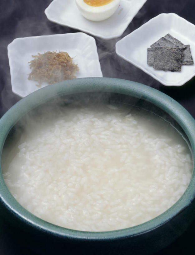 海鲜,无人,竖图,俯视,室内,白天,烹饪,雾,餐桌,桌子,餐具,阴影,沸腾,朦胧,模糊,光线,蒸汽,碟子,盘,影子,陶瓷,蛋,鸡蛋,虾,粥,日本料理,料理,食品,陶瓷制品,水蒸气,雾气,水产,菜肴,美食,海洋生物,食物,一个,盘子,容器,碟,日式料理,日式,佳肴,单个,餐台,储藏,气体,虾米,储存,水生动物,海产品,水生物,海底动物,草鸡蛋,蒸发,一碗,彩图,高角度拍摄,贮存