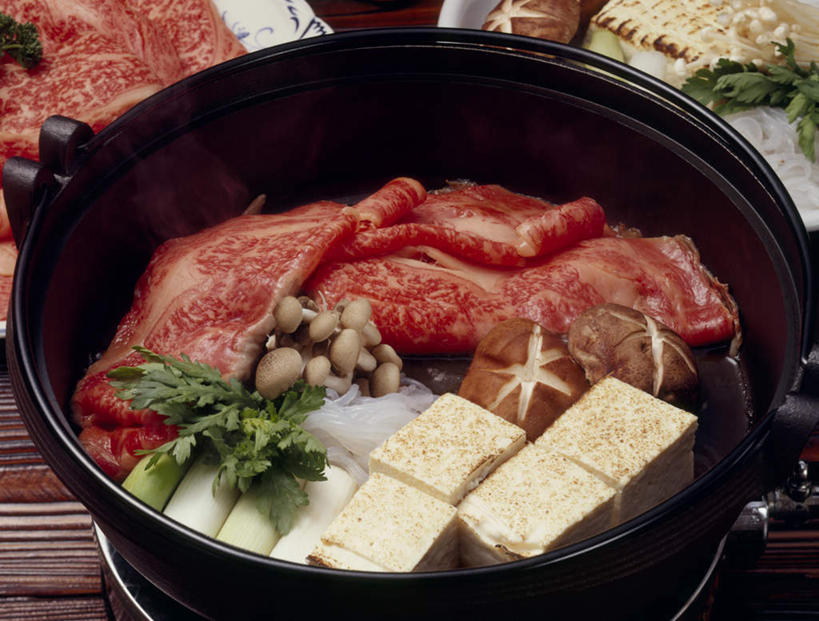 面食,面条,豆腐,无人,横图,俯视,室内,特写,白天,烹饪,桌面,桌子,蔬菜,洋葱,餐具,厨具,金属制品,阴影,新鲜,光线,金属,木制,锅子,影子,菌菇,面,肉,日本料理,牛肉,料理,食品,切块,菌类,锅,火锅,菜肴,美食,肉类,食物,木制品,日式料理,日式,食用菌,佳肴,有机食品,绿色食品,锅具,豆制品,肉食,烹饪用具,滑子菇,珍珠菇,滑菇,暖锅,进餐用具,烹调用具,圆葱,洋葱头,球葱,烹调,彩图,高角度拍摄