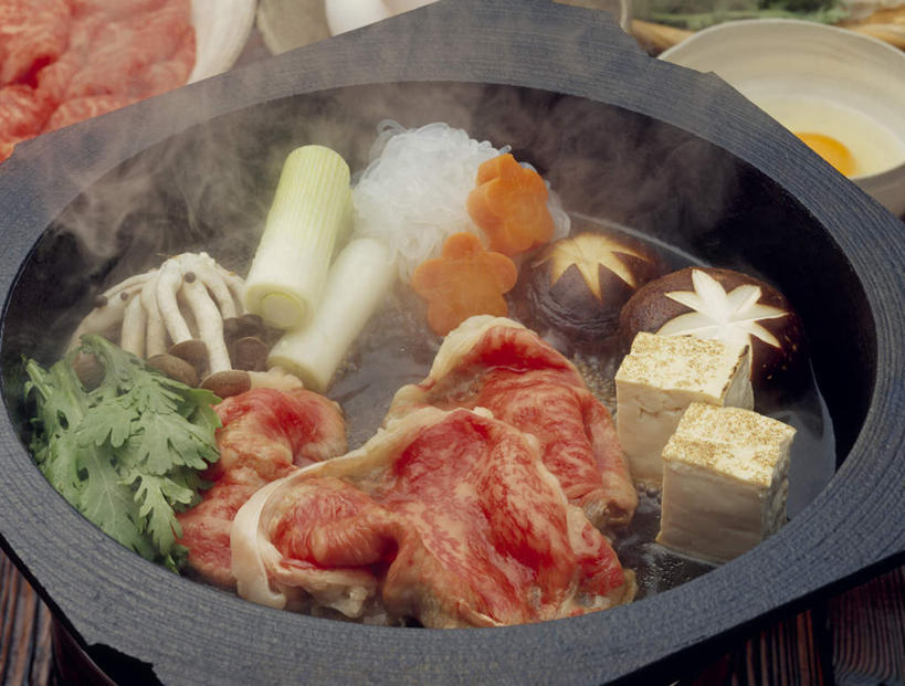 面食,面条,豆腐,无人,横图,俯视,室内,特写,白天,烹饪,桌面,桌子,蔬菜,洋葱,餐具,厨具,金属制品,切片,阴影,新鲜,光线,金属,木制,锅子,影子,菌菇,面,肉,日本料理,牛肉,料理,食品,切块,菌类,锅,火锅,菜肴,美食,肉类,食物,木制品,日式料理,日式,食用菌,佳肴,有机食品,绿色食品,锅具,豆制品,肉食,烹饪用具,滑子菇,珍珠菇,滑菇,暖锅,进餐用具,烹调用具,圆葱,洋葱头,球葱,烹调,彩图,高角度拍摄