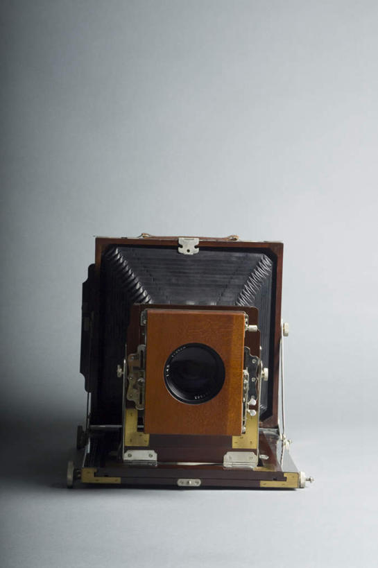 无人,竖图,室内,特写,白天,白色背景,正面,静物,相机,阴影,光线,影子,一个,拍照,摄影,影棚,单个,古董,照相机,彩图,影棚拍摄,拍摄,照相