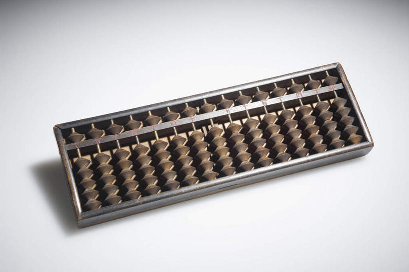 无人,横图,俯视,室内,特写,白天,白色背景,算盘,静物,阴影,古老,光线,计算,科学,影子,办公用品,文化,传统,一个,理财,财务,摄影,影棚,单个,数学,珠算,彩图,高角度拍摄,影棚拍摄,拍摄