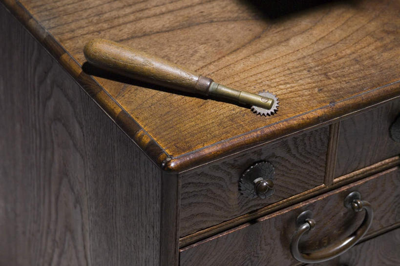 无人,横图,俯视,室外,特写,白天,柜子,抽屉,储物柜,梳妆台,一个,把手,单个,古董,储存,储备,蕴藏,贮备,拉手,彩图,高角度拍摄,贮存