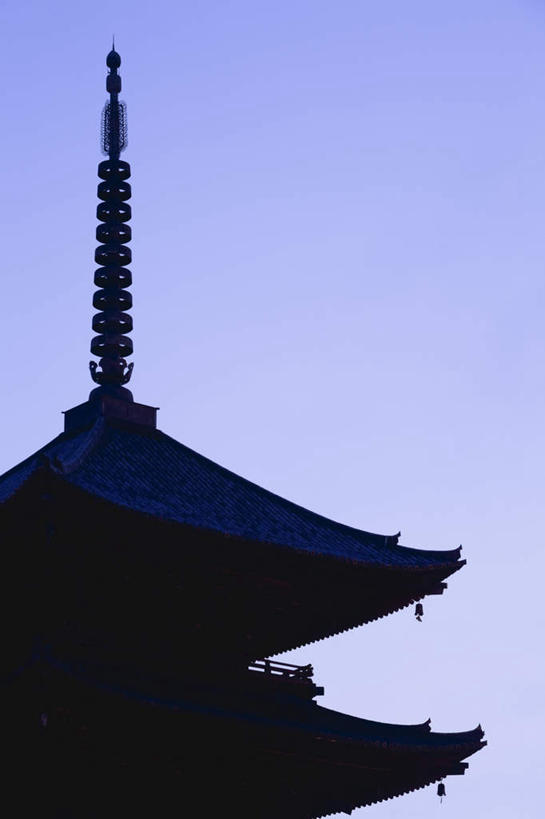 无人,寺庙,竖图,室外,白天,正面,旅游,度假,标志建筑,地标,建筑,京都,日本,亚洲,阴影,光线,影子,塔,娱乐,建设,宝塔,蓝色,蓝天,天空,阳光,庙宇,天,享受,休闲,旅游胜地,放松,京都府,晴朗,东亚,本州,万里无云,本州岛,日本国,近畿地方,近畿,浮图,浮屠,晴空,晴空万里,彩图,庙,寺