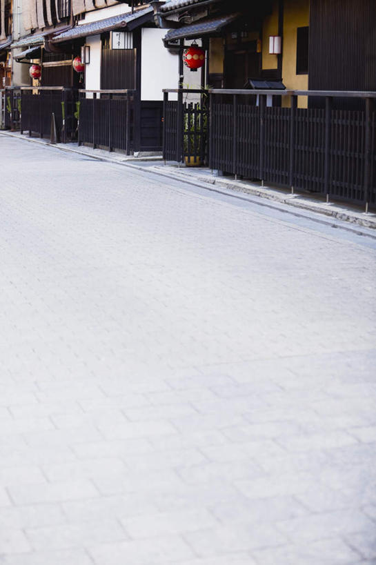 无人,家,栏杆,竖图,室外,白天,正面,旅游,度假,雪,大雪,道路,路,公路,京都,日本,亚洲,房屋,屋子,积雪,雪景,冬季,冬天,围栏,交通,娱乐,护栏,楼房,住宅,享受,休闲,放松,寒冷,京都府,东亚,本州,本州岛,日本国,近畿地方,近畿,严寒,祗园,马路,彩图,房子