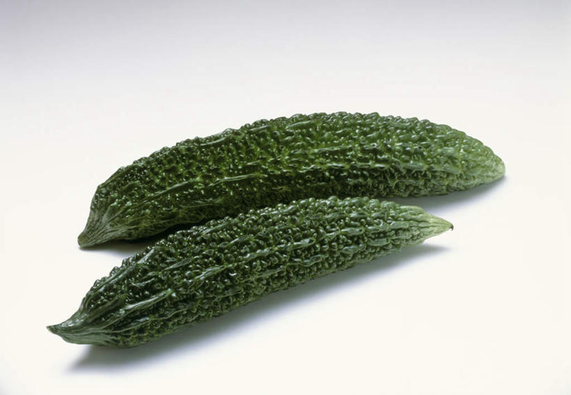 无人,横图,俯视,室内,特写,白天,白色背景,蔬菜,新鲜,苦瓜,食品,食物,两个,凉瓜,摄影,有机食品,绿色食品,影棚,君子菜,癞瓜,癞葡萄,彩图,高角度拍摄,影棚拍摄,拍摄
