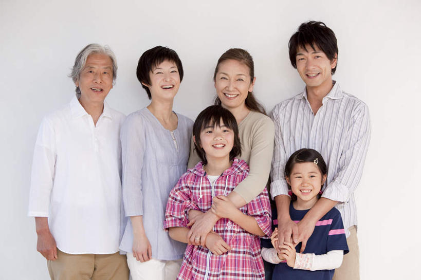 东方人,母亲,父亲,女儿,祖父,三代同堂,站,横图,室内,白天,白色背景,正面,亚洲,许多人,注视,黄种人,祖孙三代,观察,看,站着,一群人,温暖,温馨,父女,母女,日本人,父爱,母爱,摄影,影棚,爷爷,观看,祖孙,和睦,察看,关注,外孙女,外公,外祖父,亚洲人,全家福,孙女,站立,半身,彩图,影棚拍摄,拍摄,融洽,爸爸,多代同堂,妈妈