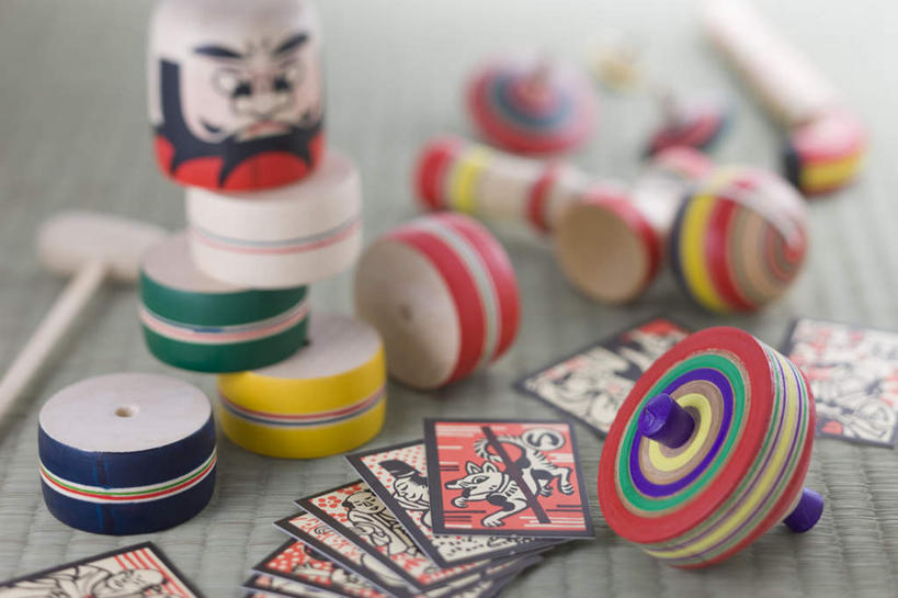 无人,竖图,俯视,室内,特写,白天,游戏,静物,朦胧,模糊,锤子,玩,娱乐,卡片,陀螺,休闲,益智,摄影,影棚,活动,发泄,消遣,智力,宣泄,陀罗,干乐,冰尜,打老牛,独乐,玩耍,嬉戏,彩图,高角度拍摄,影棚拍摄,拍摄