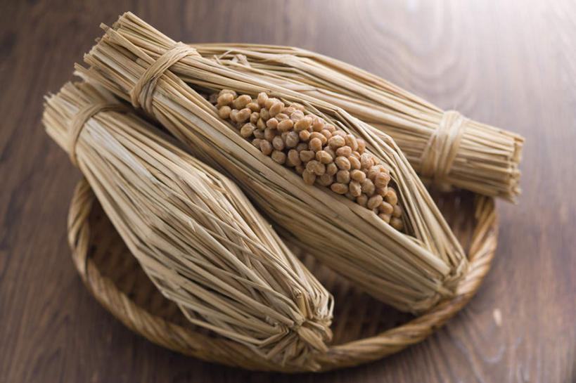 无人,交叉,横图,俯视,室内,特写,白天,烹饪,竹子,大豆,蔬菜,一堆,许多,堆叠,堆积,竹制,新鲜,编织,篮子,日本料理,料理,食品,菜肴,美食,饮食,食物,一个,竹篮,日式料理,健康,日式,佳肴,有机食品,绿色食品,单个,竹条,堆,交织,纳豆,竹制品,豆制品,发酵,酱豆,穿插,彩图,高角度拍摄