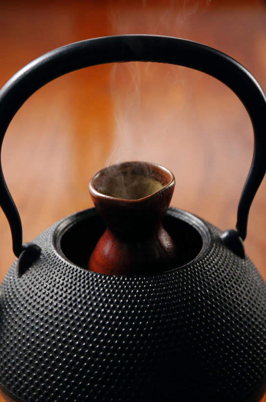 清酒,无人,竖图,俯视,室内,特写,白天,烹饪,雾,沸腾,蒸汽,壶,日本料理,料理,食品,酒壶,水蒸气,菜肴,美食,水壶,食物,茶壶,日式料理,日式,摄影,佳肴,影棚,蒸发,彩图,高角度拍摄,影棚拍摄,拍摄